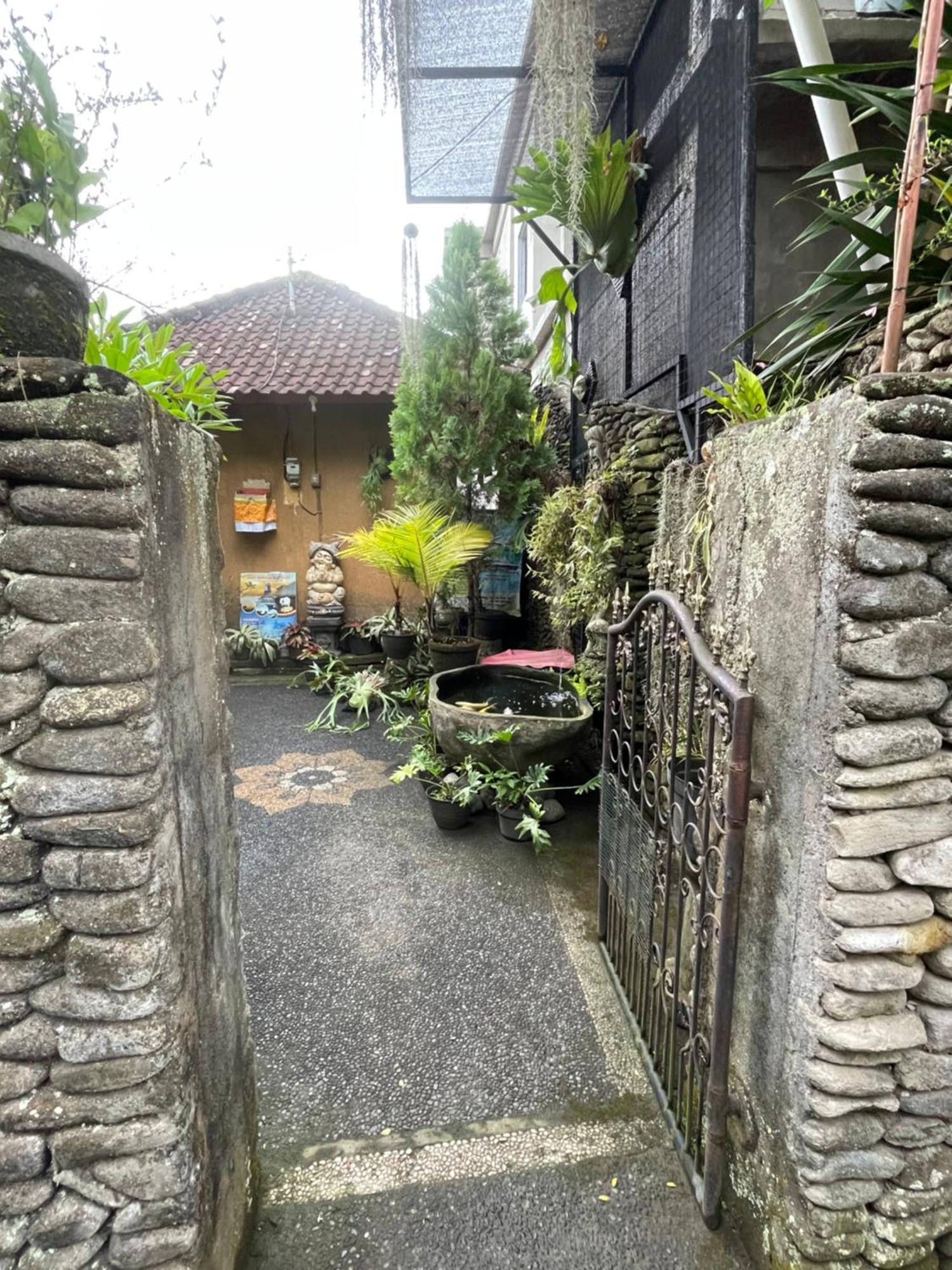 Suntari Homestay Убуд Екстериор снимка